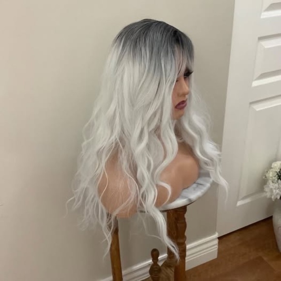 NEW Gorgeous Platinum wig, rooted - Picture 5 of 6